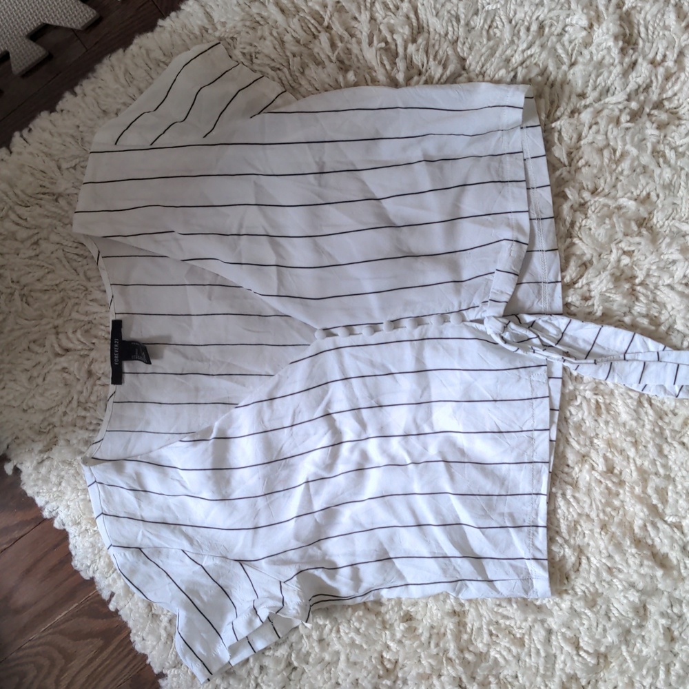 Tie front cropped striped top with buttons